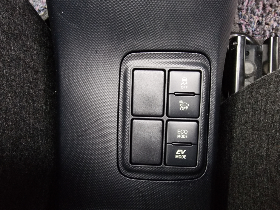 2016 Toyota Aqua - image 24