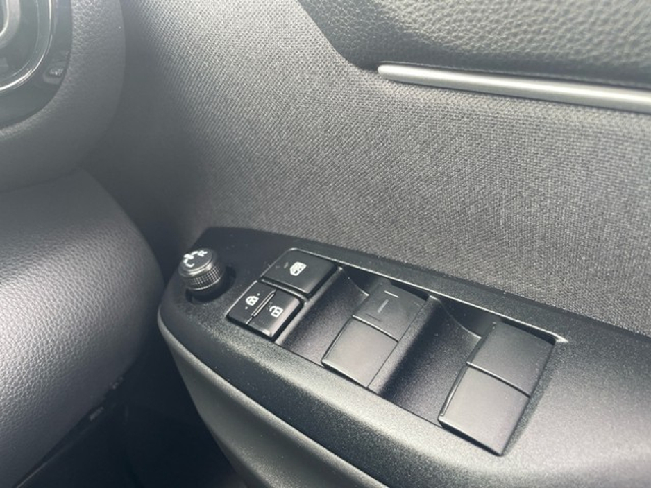 2024 Toyota Yaris Cross - image 17