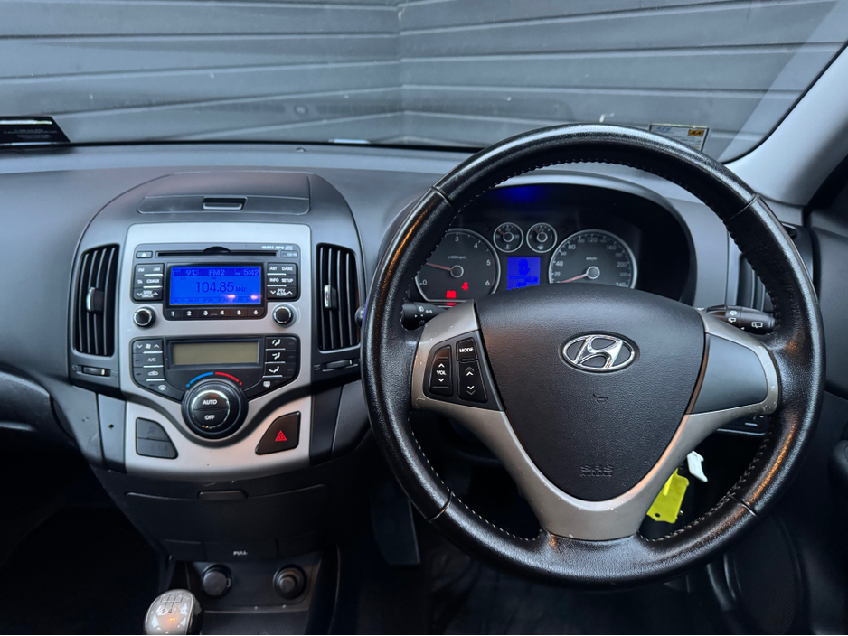 2010 Hyundai i30 - image 7