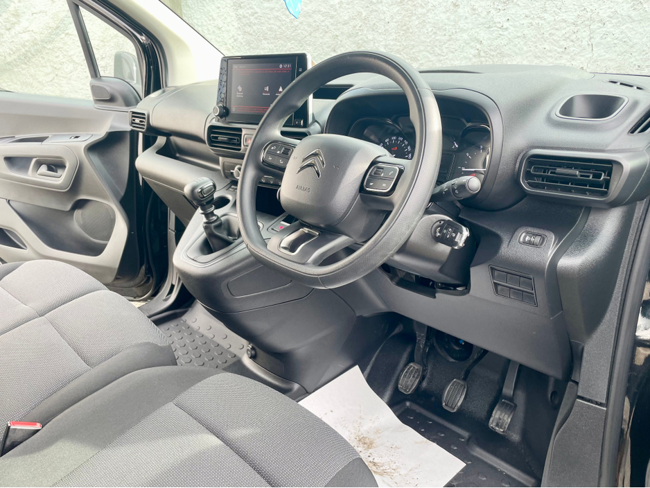 2023 Citroen Berlingo - image 14