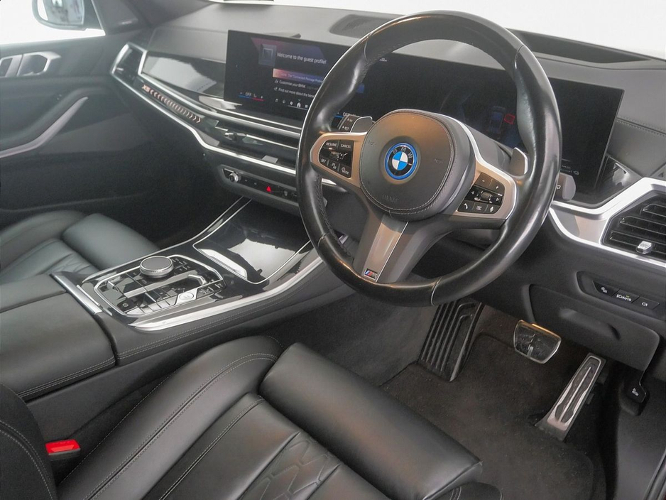 2023 BMW X5 - image 6