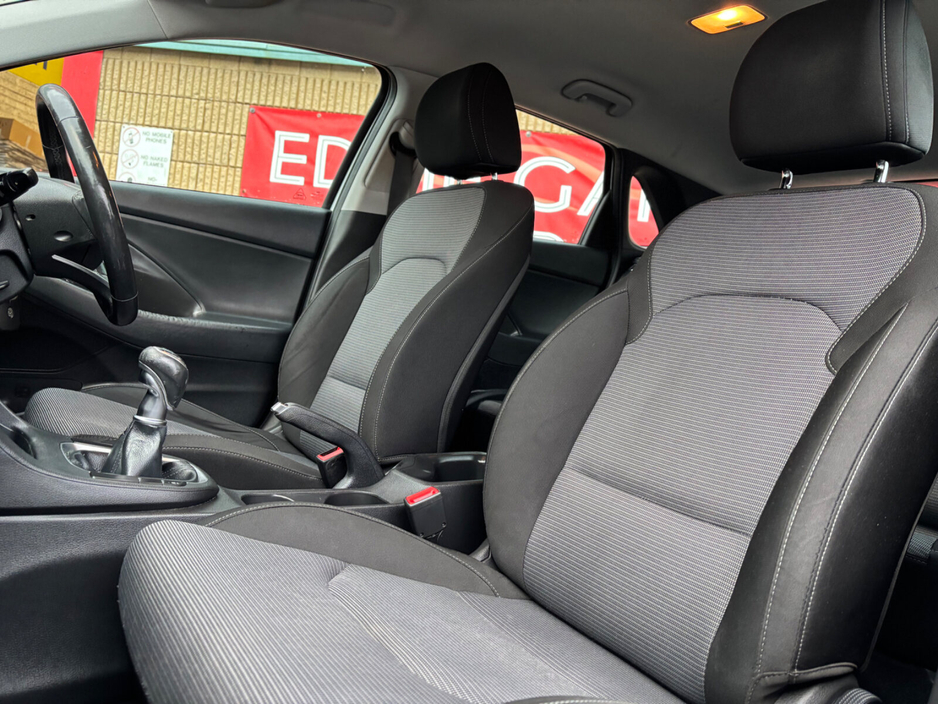 2017 Hyundai i30 - image 12