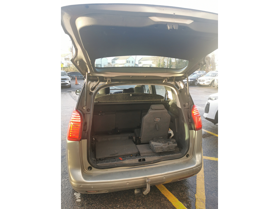 2014 Peugeot 5008 ACTIVE 1.6 HDI 115 4DR €5,500