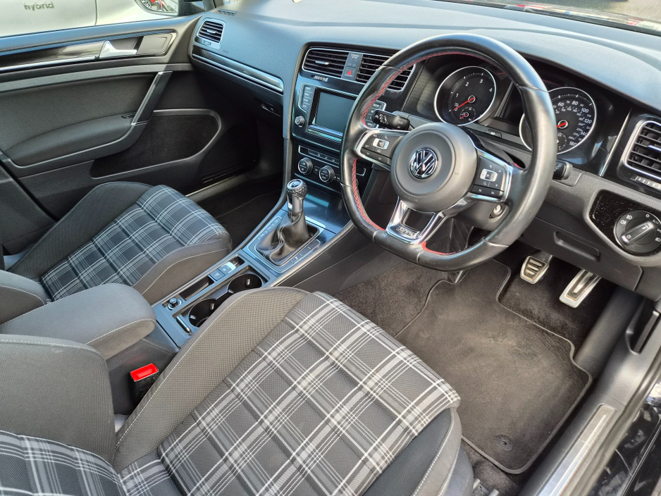 2015 Volkswagen Golf - image 16