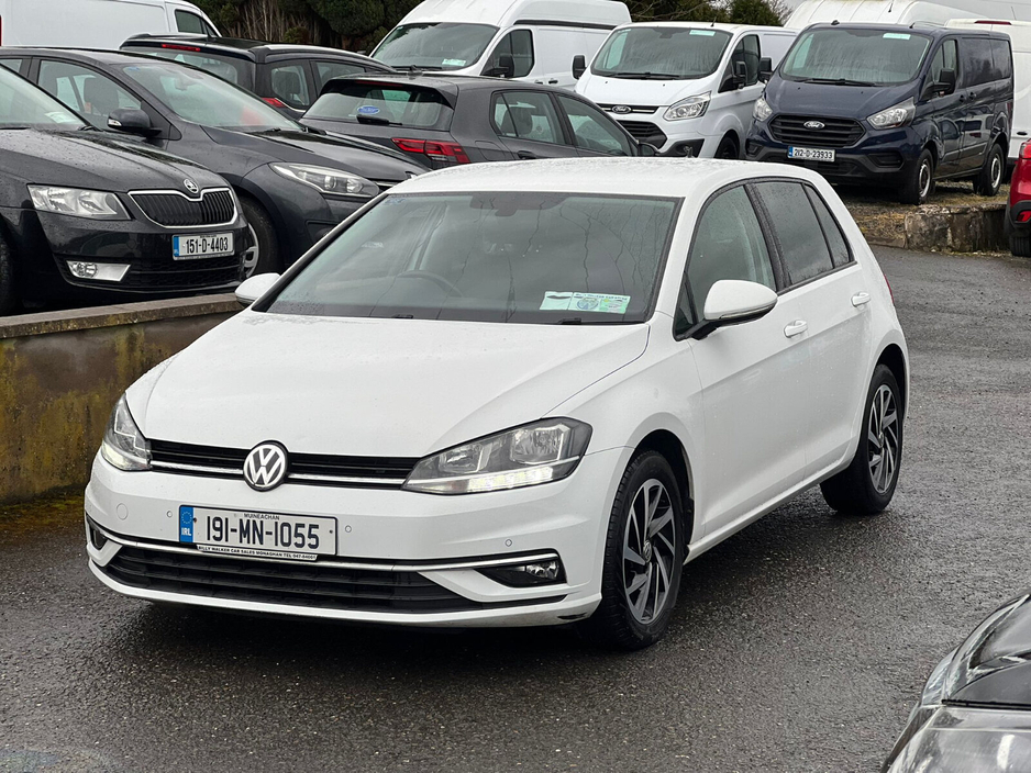 2019 Volkswagen Golf - image 3