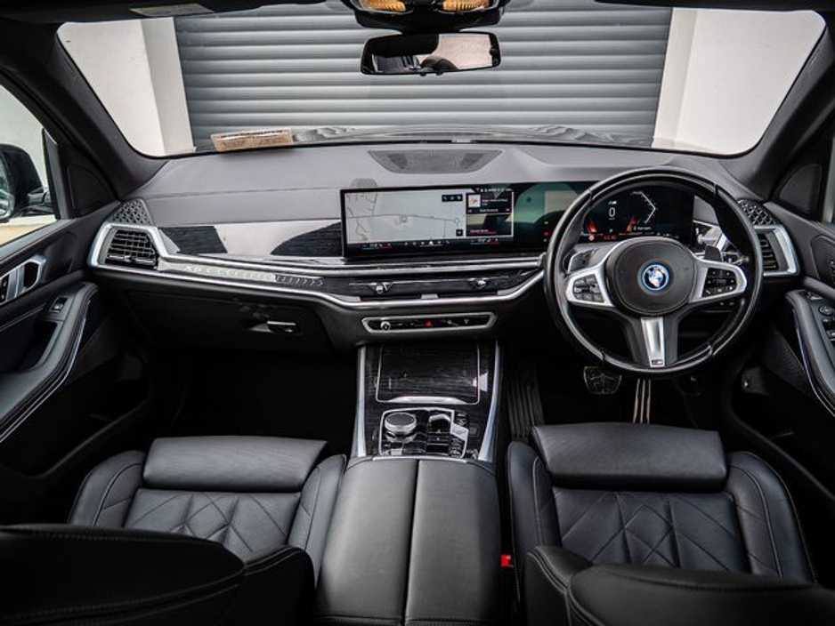 2024 BMW X5 - image 11