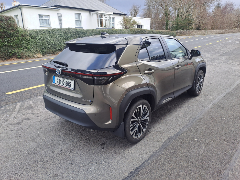 2023 Toyota Yaris - image 5