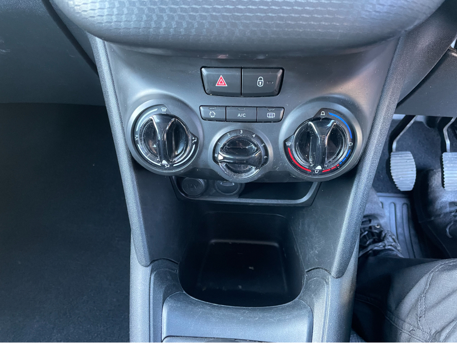 2019 Peugeot 208 - image 18