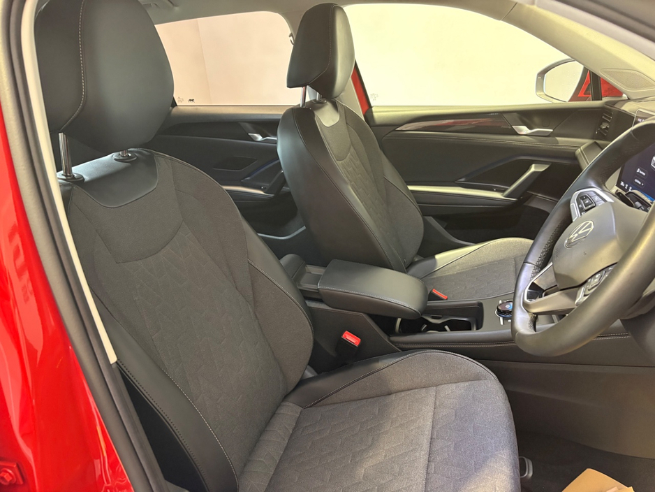 2024 Volkswagen Tiguan - image 9