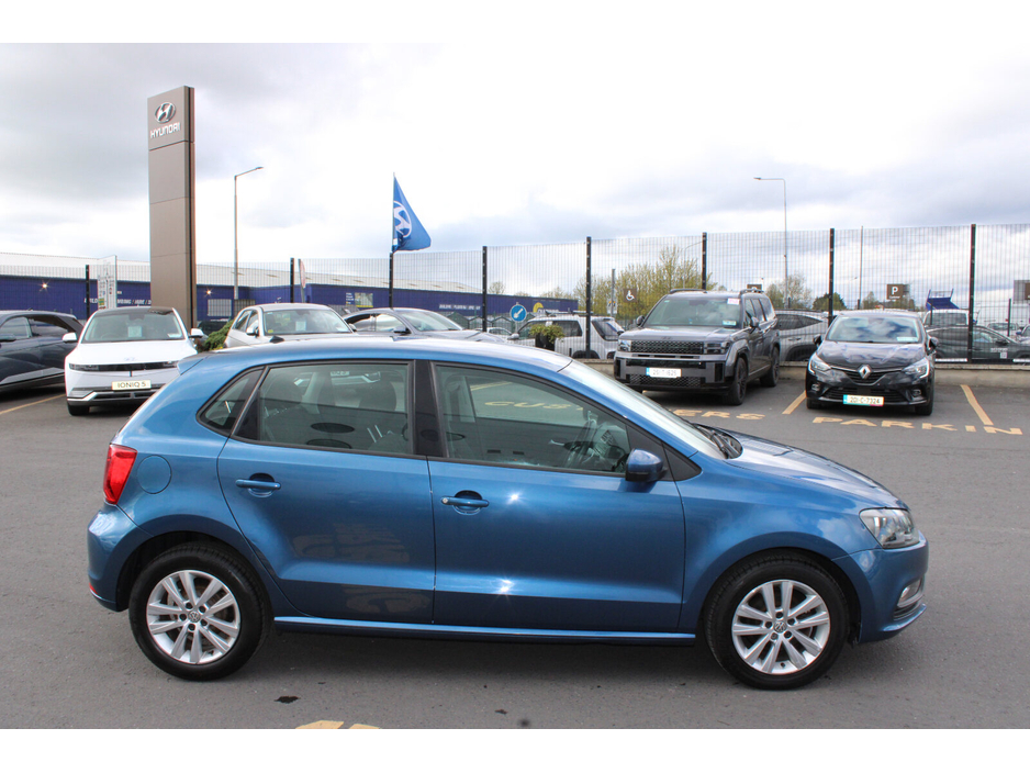 2016 Volkswagen Polo - image 6