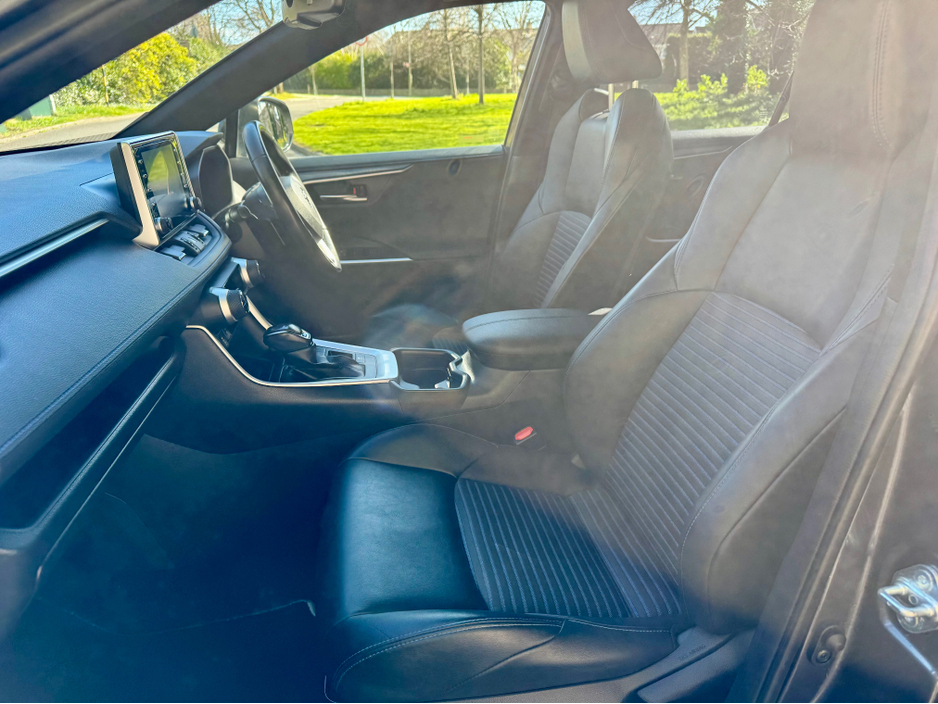 2021 Toyota Rav4 - image 25