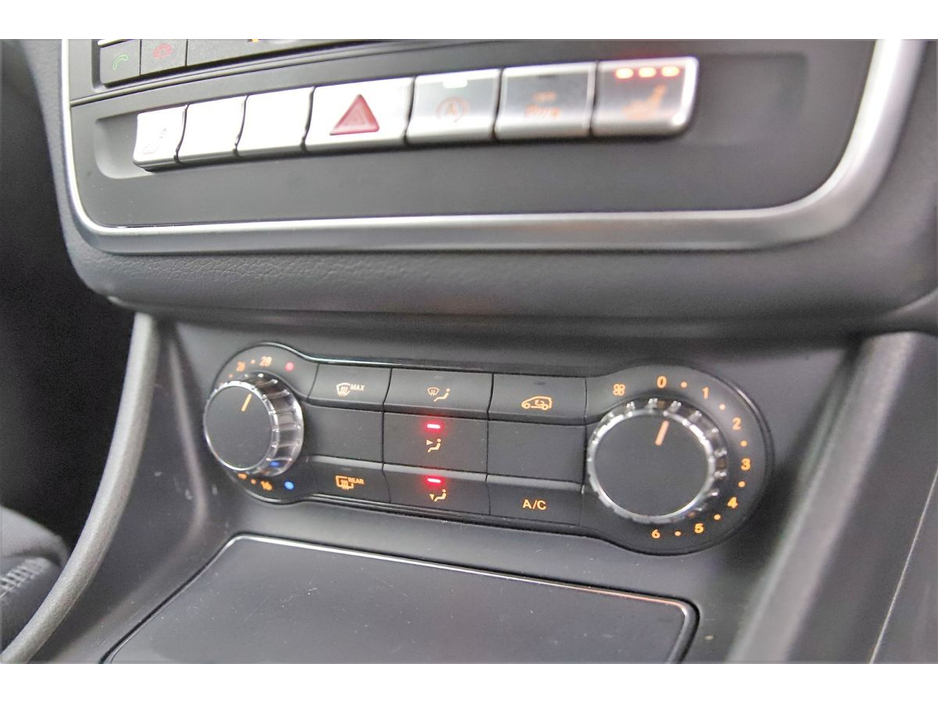 2017 Mercedes-Benz GLA Class GLA 180 *HALF LEATHER*REVERSE CAM*PARK SENSORS*