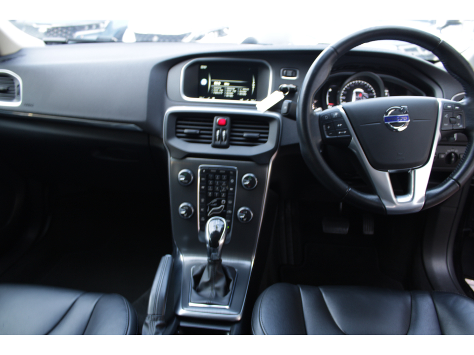 2016 Volvo V40 2.0D4 DYNAMIQUE EDITION 5DR HATCHBACK AUTOMATIC // 1 OWNER CAR WITH ONLY 56,000 KMS IN AS NEW CONDITION // BUY WITH CONFIDENCE AA AND SIMI APPROVED DEALER 2026 // FINANCE ARRANGED // TRADE INS WELCOME €15,950