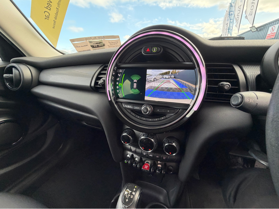 2019 MINI Cooper D - image 27