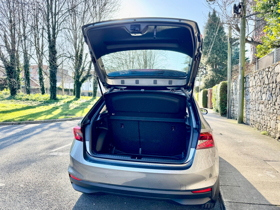 2021 Volkswagen Golf - image 14