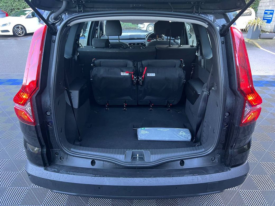 2024 Dacia Jogger ESSENTIAL 7-SEATER 1.0 TCE // PARKING SENSORS // AIR CONDITIONING // CRUISE CONTROL €19,900