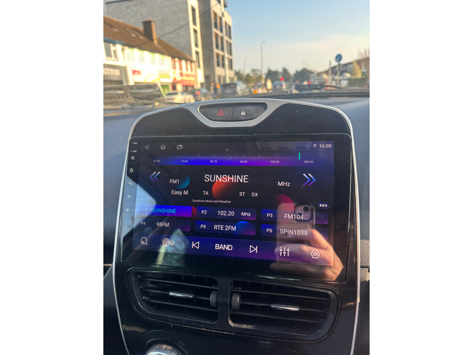 2014 Renault Clio - image 14