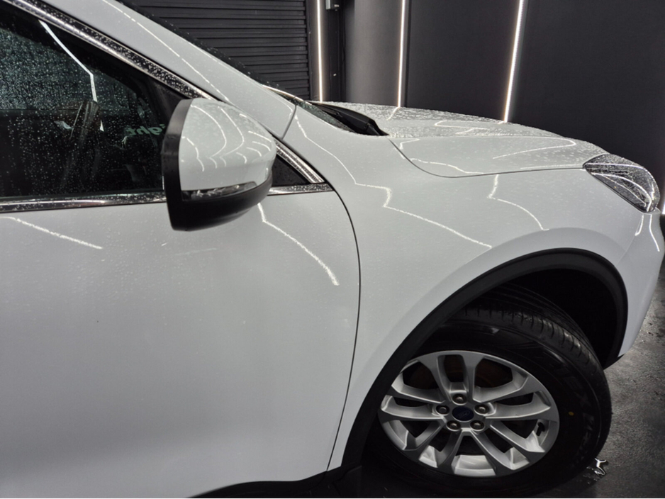 2021 Ford Kuga - image 4