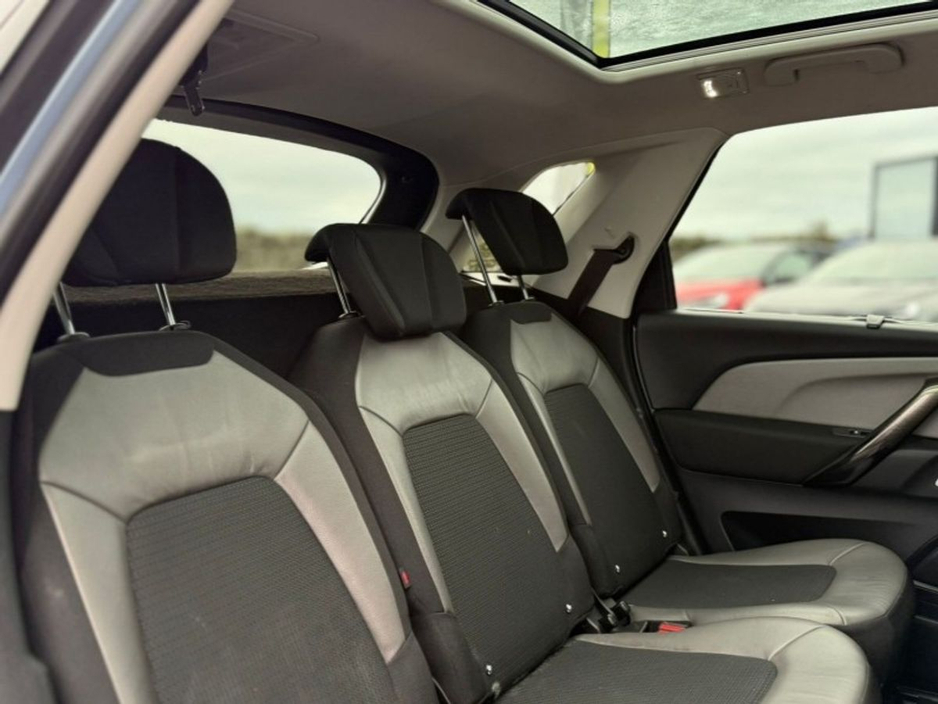 2016 Citroen C4 - image 3