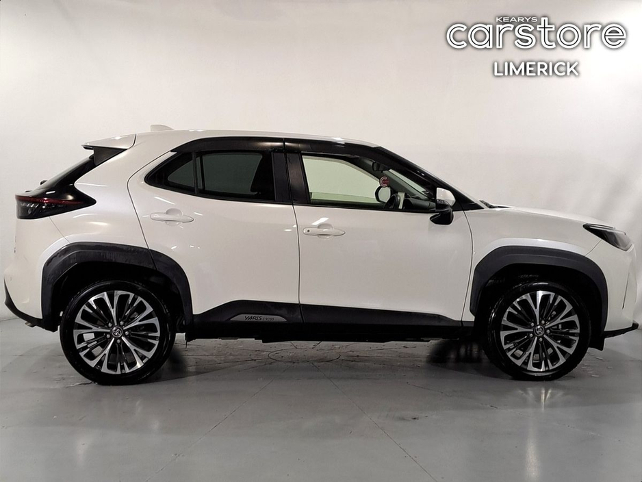 2021 Toyota Yaris Cross - image 2