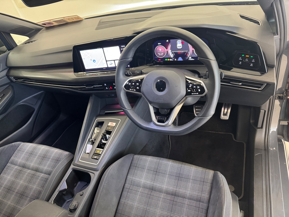 2021 Volkswagen Golf - image 22