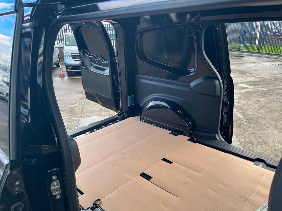 2025 Renault Kangoo - image 16