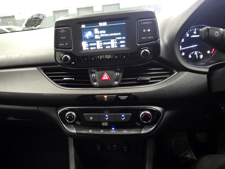 2018 Hyundai i30 - image 9