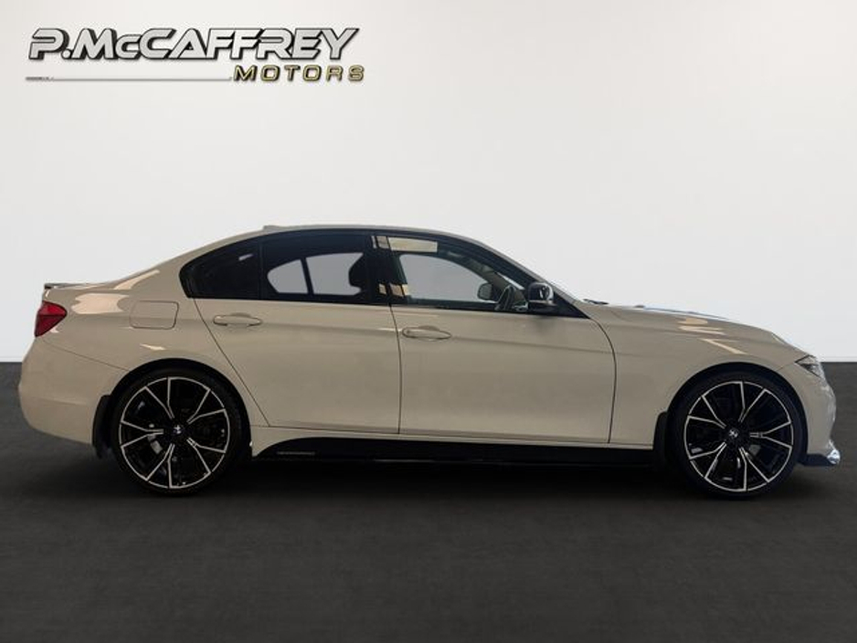 2015 BMW 3 Series - image 4