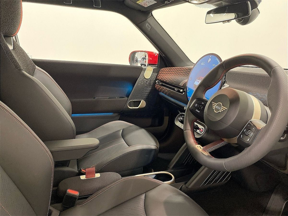 2025 MINI Hatch Cooper E €31,950