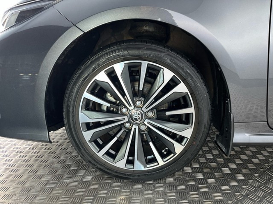 2025 Toyota Corolla LunaSport Hybrid €33,950