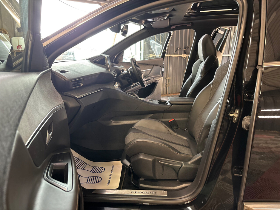 2017 Peugeot 3008 - image 18