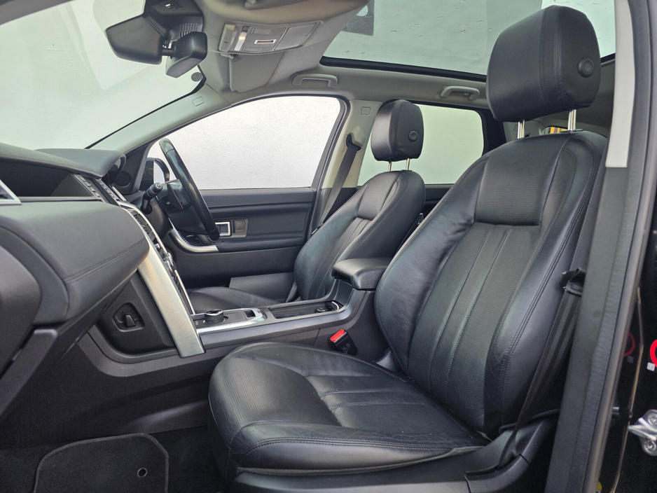 2017 Land Rover Discovery Sport - image 5