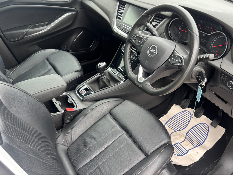 2021 Opel Grandland X - image 3