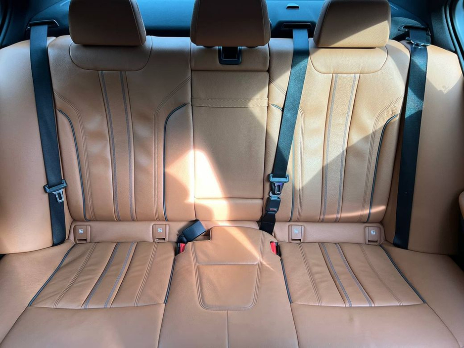 2023 BMW 5 Series - image 9