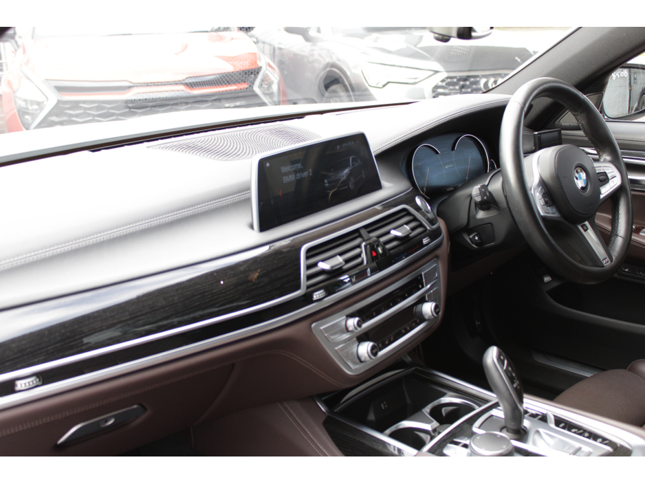 2019 BMW 7 Series - image 24