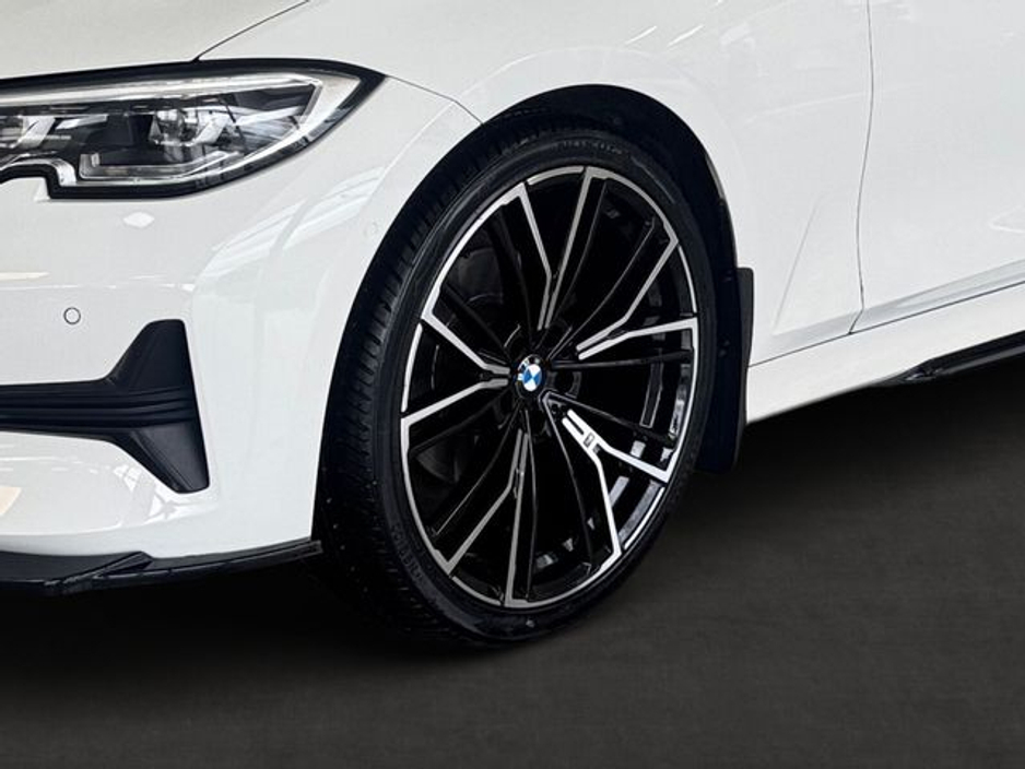 2019 BMW 3 Series - image 10