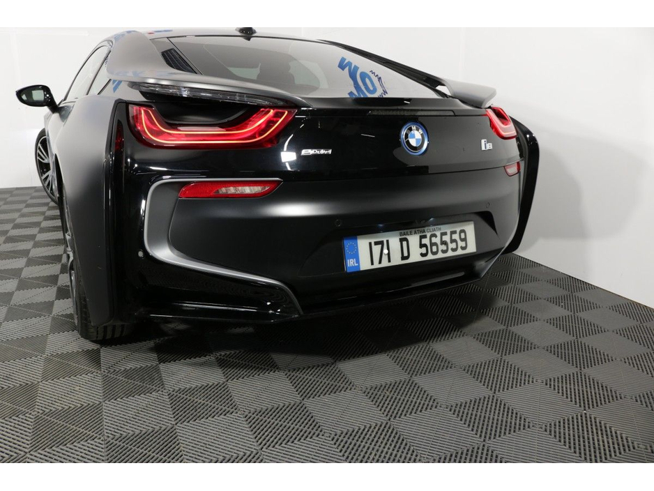 2017 BMW i8 - image 8