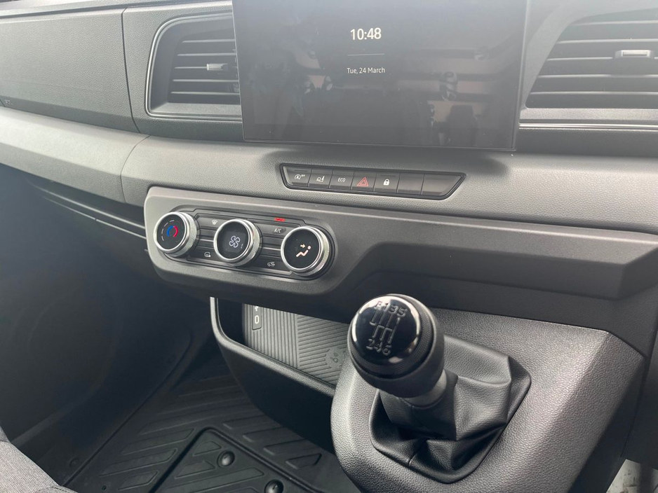 2026 Renault Master - image 13