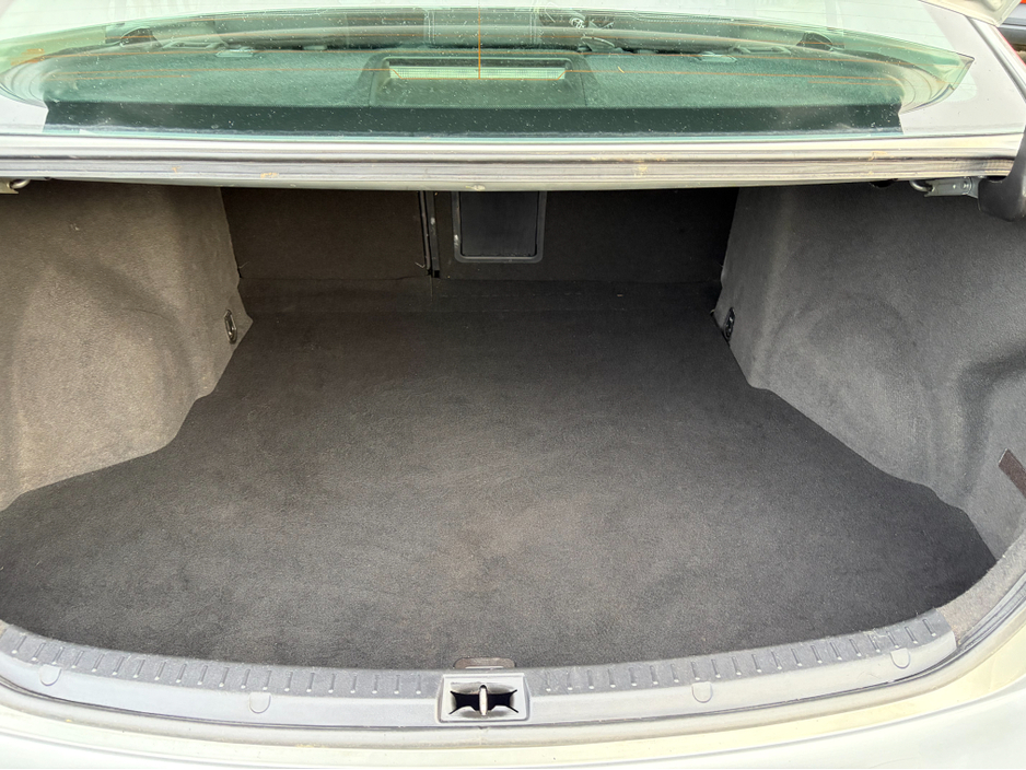 2016 Toyota Avensis - image 6