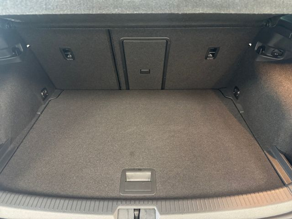 2017 Volkswagen Golf - image 18