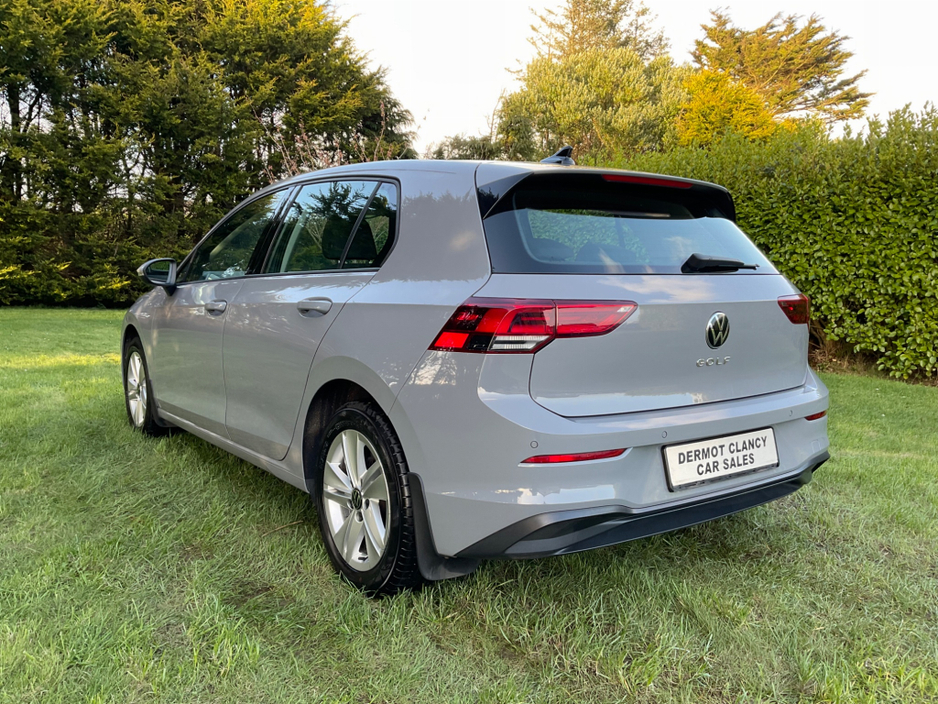 2022 Volkswagen Golf - image 13