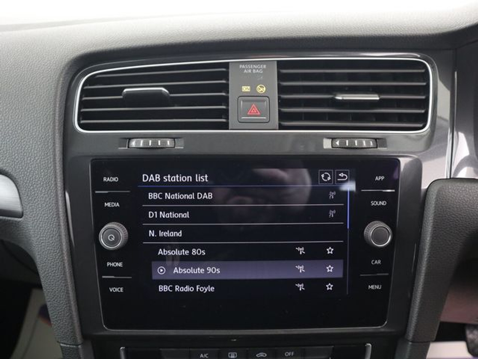 2017 Volkswagen Golf - image 11