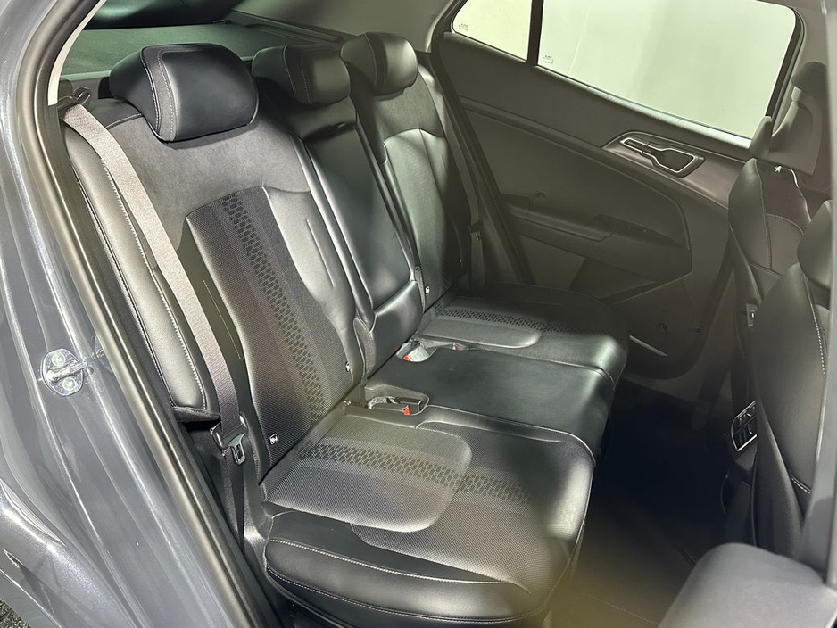 2025 Kia Sportage - image 11