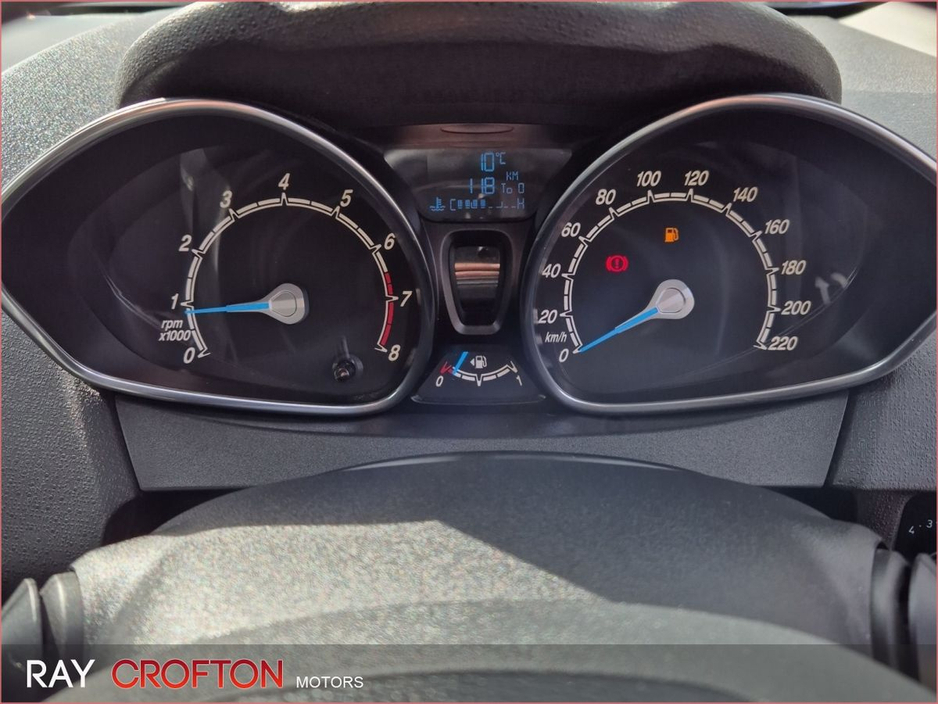 2015 Ford Fiesta - image 11