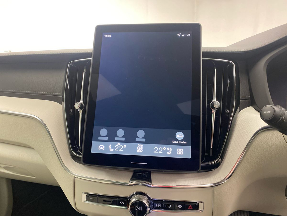 2026 Volvo XC60 - image 13