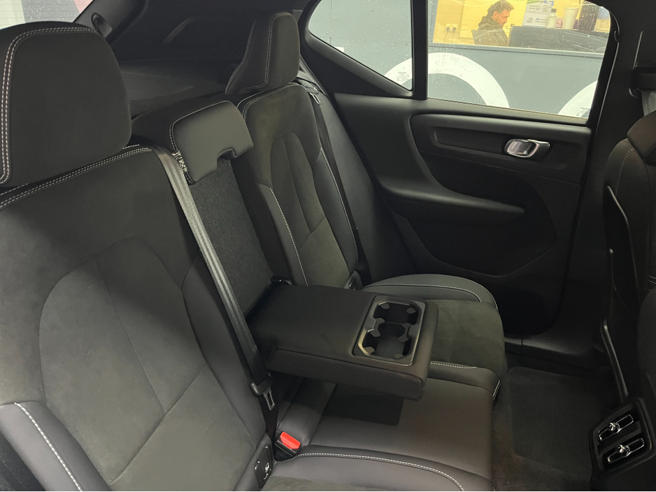 2023 Volvo XC40 - image 16