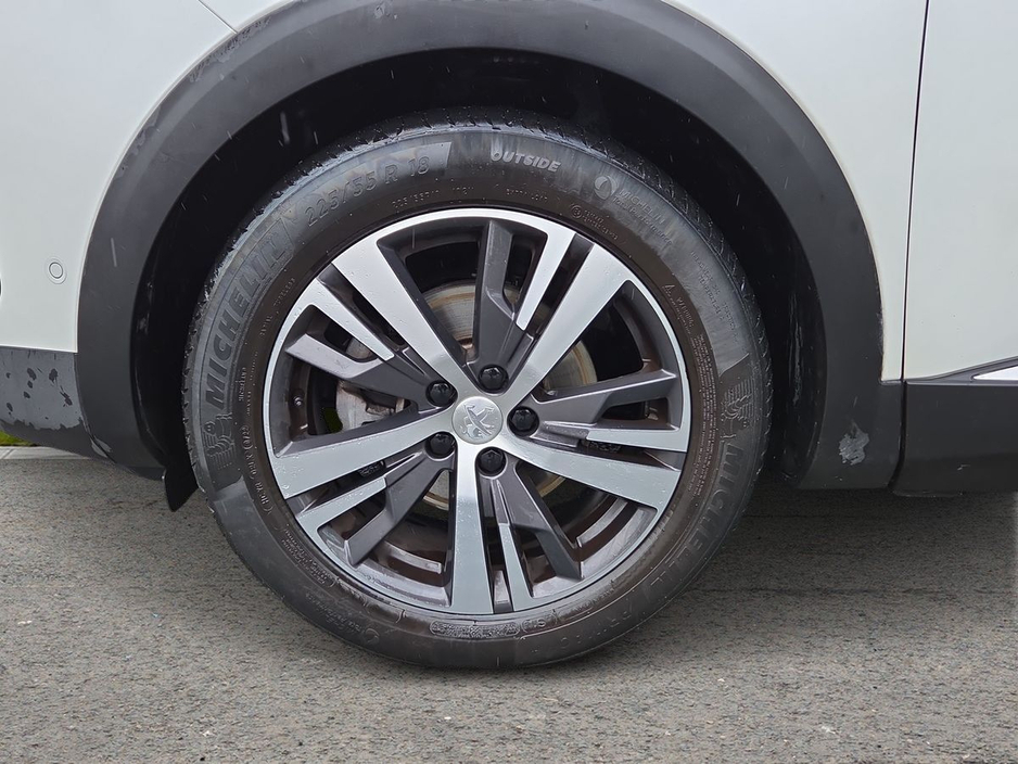 2022 Peugeot 3008 - image 3