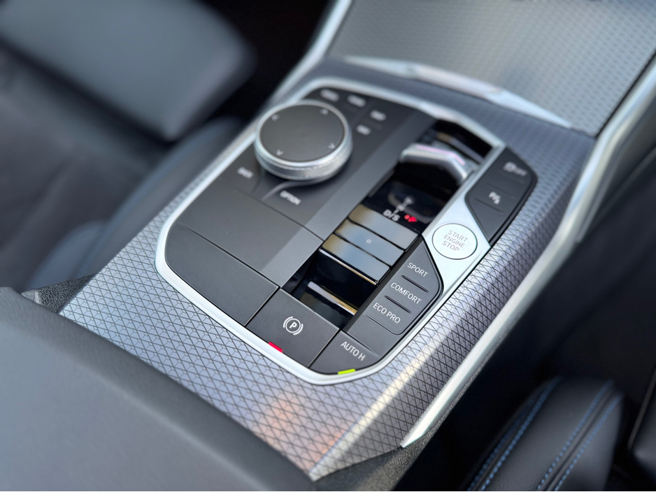 2024 BMW 3 Series - image 15