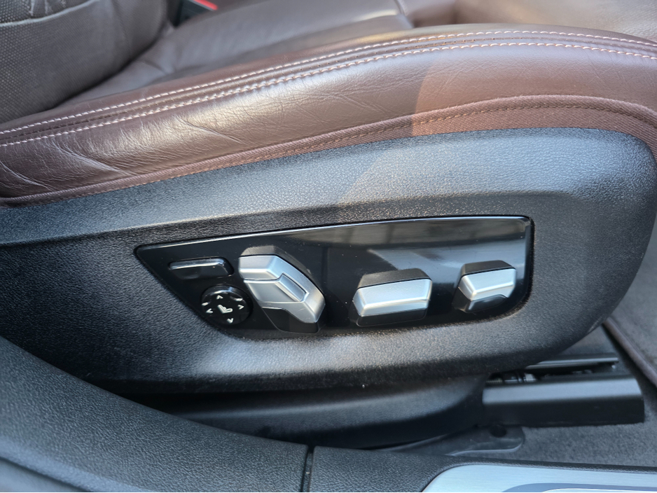 2017 BMW 7 Series - image 23