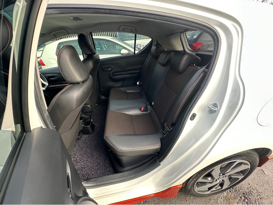 2017 Toyota Aqua - image 15